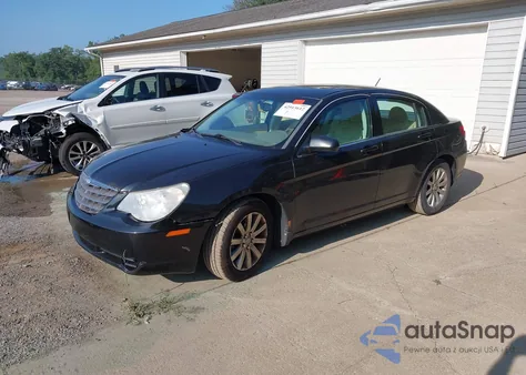 2010 Chrysler Sebring Limited z USA, uszkodzony, nr VIN 1C3CC5FB2AN220310